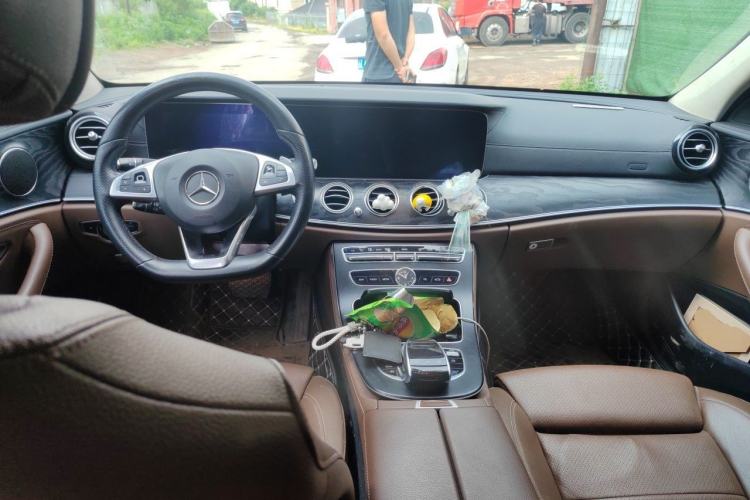 Used Mercedes-Benz E-Class 2018 Facelift E 200 L Sport Edition Center Console