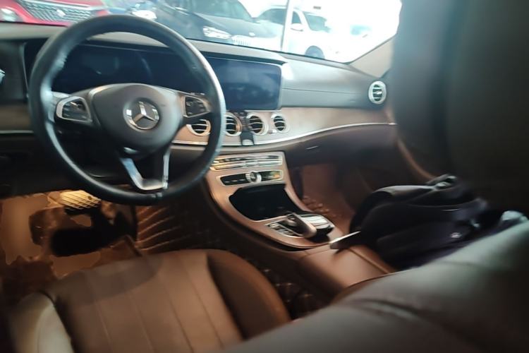 Used Mercedes-Benz E-Class 2018 Facelifted E 300 L Stylish Version Center Console