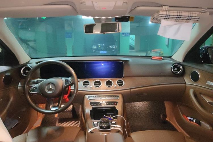 Used Mercedes-Benz E-Class 2018 Facelift E 200 L Center Console