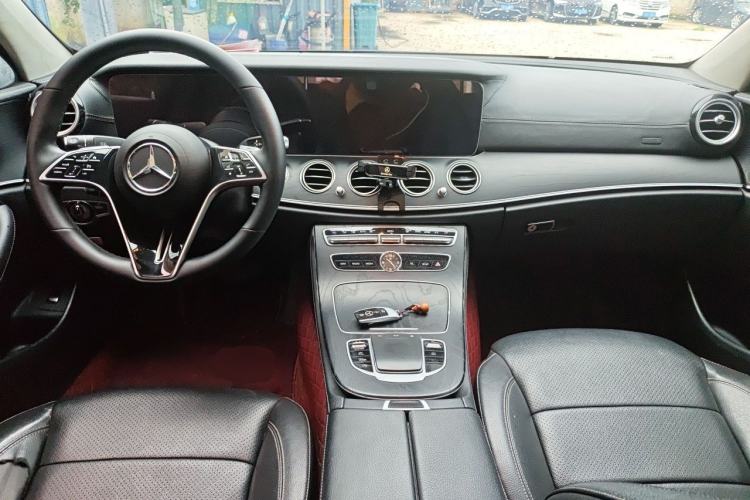 Used Mercedes-Benz E-Class 2018 Facelifted E 300 L Stylish Version Center Console