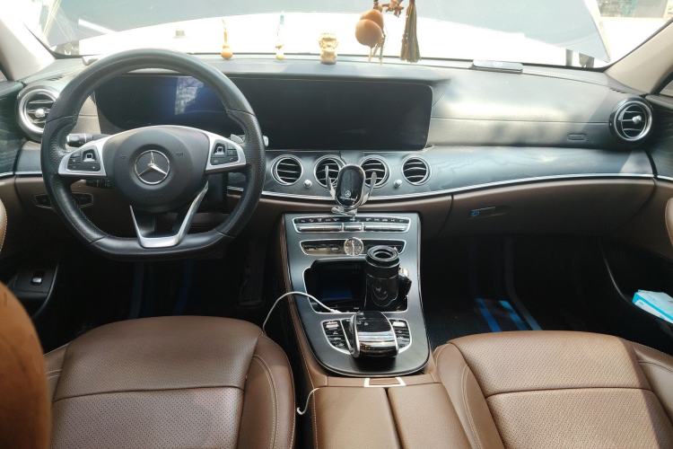 Used Mercedes-Benz E-Class 2018 Restyled E 300 L Sport Luxury Edition Center Console