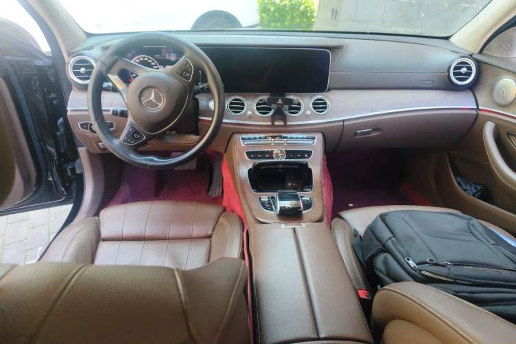 Used Mercedes-Benz E-Class 2018 Facelift E 200 L 4MATIC Center Console