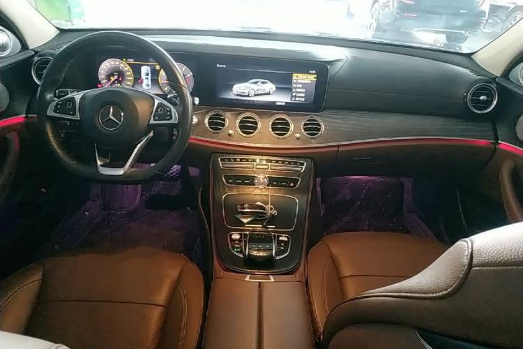 Used Mercedes-Benz E-Class 2018 E 300 L Sport Luxury Edition Center Console