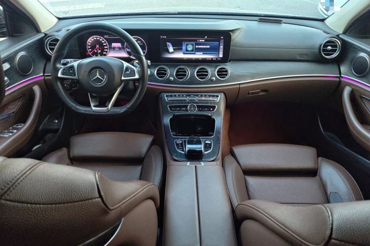 Used Mercedes-Benz E-Class 2018 E 200 L Sport Edition Center Console