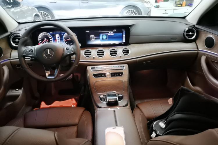 Used Mercedes-Benz E-Class 2018 Facelift E 200 L Center Console