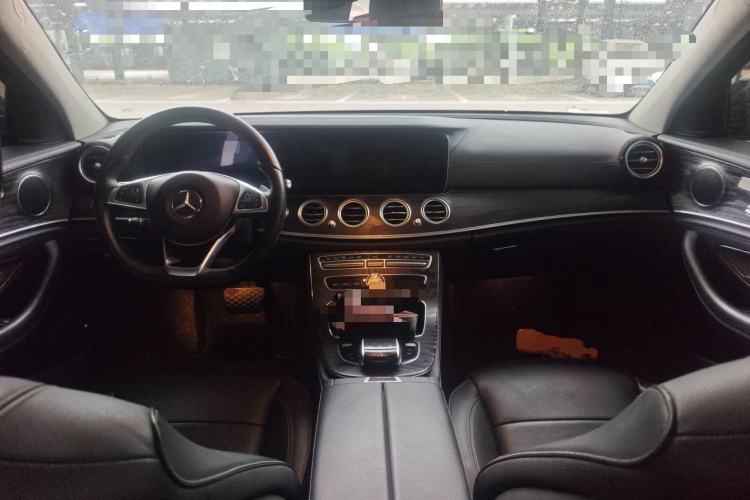 Used Mercedes-Benz E-Class 2018 E 320 L Sport 4MATIC Center Console
