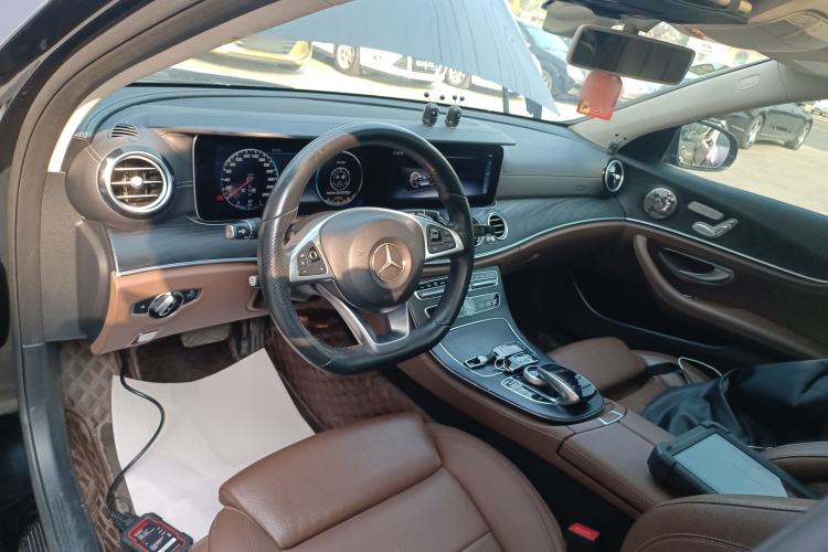 Used Mercedes-Benz E-Class 2018 Facelift E 200 L Sport Edition Center Console
