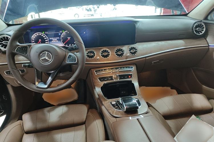 Used Mercedes-Benz E-Class 2018 E 200 L Center Console