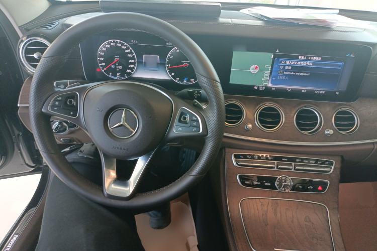 Used Mercedes-Benz E-Class 2018 E 200 L Center Console