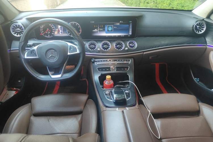 Used Mercedes-Benz E-Class 2018 Facelift E 200 L Sport Edition Center Console