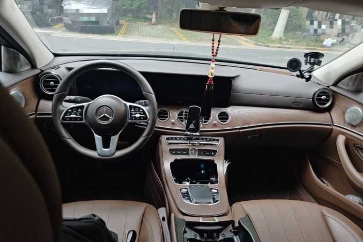 Used Mercedes-Benz E-Class 2018 Facelift E 300 L Luxury Edition Center Console