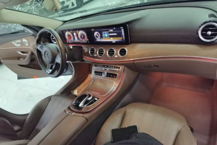 Used Mercedes-Benz E-Class 2018 Facelifted E 300 L Stylish Version Center Console