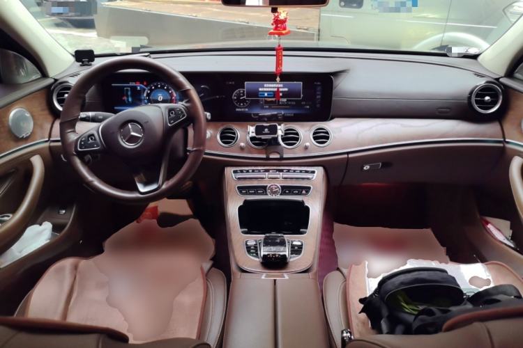 Used Mercedes-Benz E-Class 2018 Facelift E 200 L Center Console