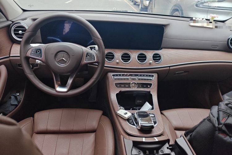 Used Mercedes-Benz E-Class 2018 Facelift E 200 L Center Console