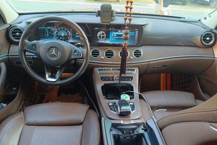 Used Mercedes-Benz E-Class 2018 Facelift E 200 L Center Console