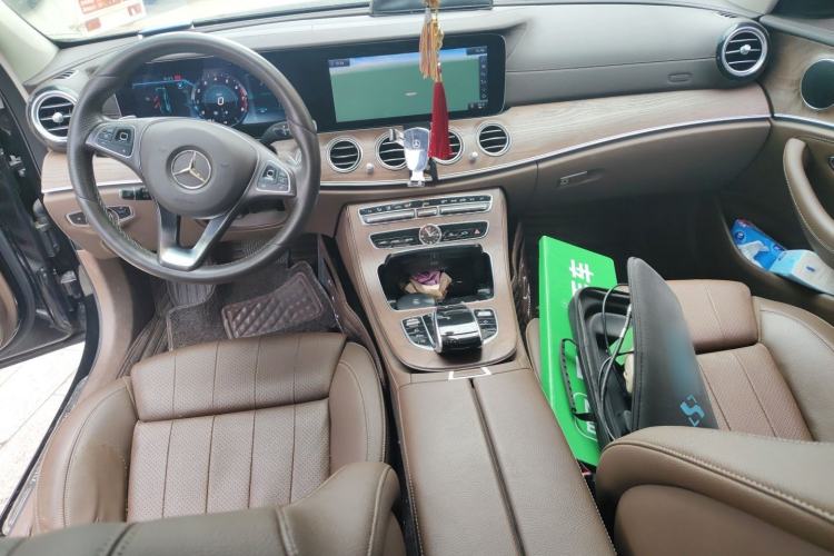 Used Mercedes-Benz E-Class 2018 Facelift E 200 L Center Console