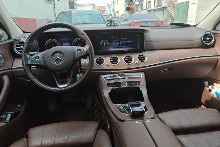 Used Mercedes-Benz E-Class 2018 E 200 L Center Console