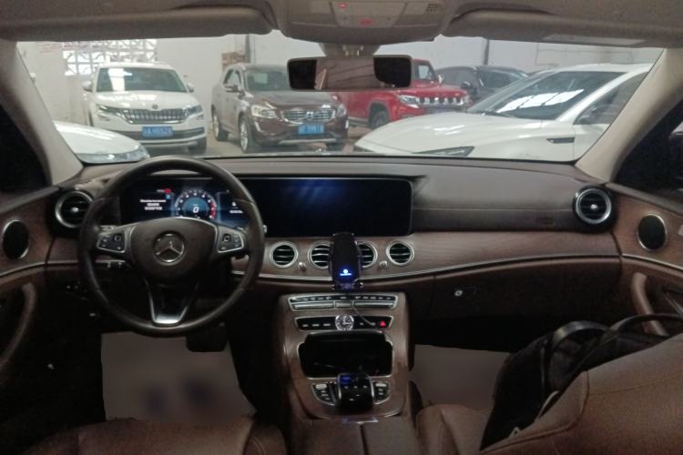 Used Mercedes-Benz E-Class 2018 Facelift E 300 L Luxury Edition Center Console