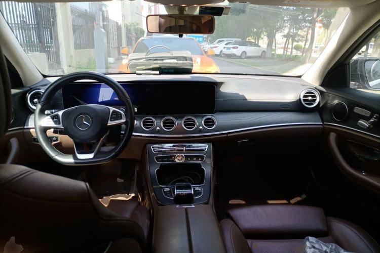 Used Mercedes-Benz E-Class 2018 Facelift E 200 L Sport 4MATIC Center Console