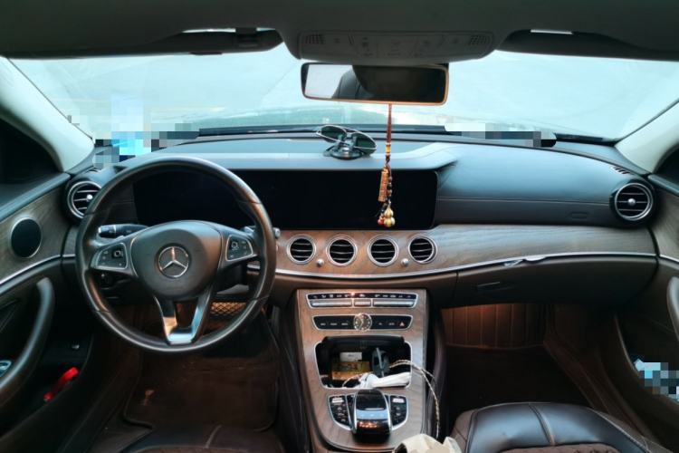 Used Mercedes-Benz E-Class 2018 Facelift E 300 L Luxury Edition Center Console