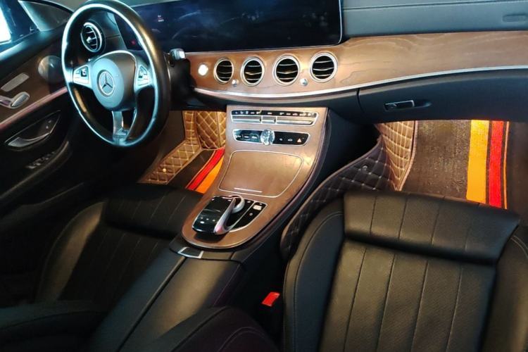 Used Mercedes-Benz E-Class 2018 E 200 L Center Console