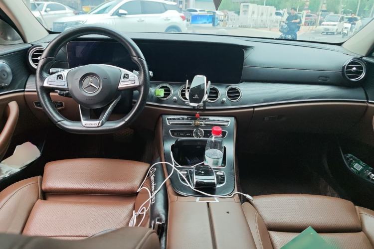 Used Mercedes-Benz E-Class 2018 Facelift E 200 L Center Console