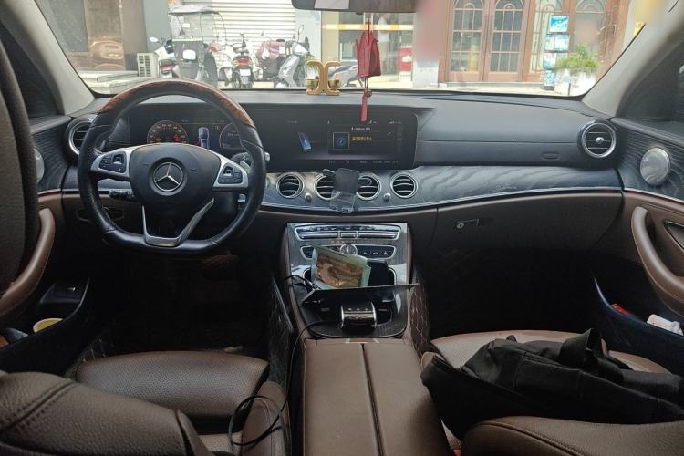 Used Mercedes-Benz E-Class 2018 Facelift E 200 L Sport Edition Center Console