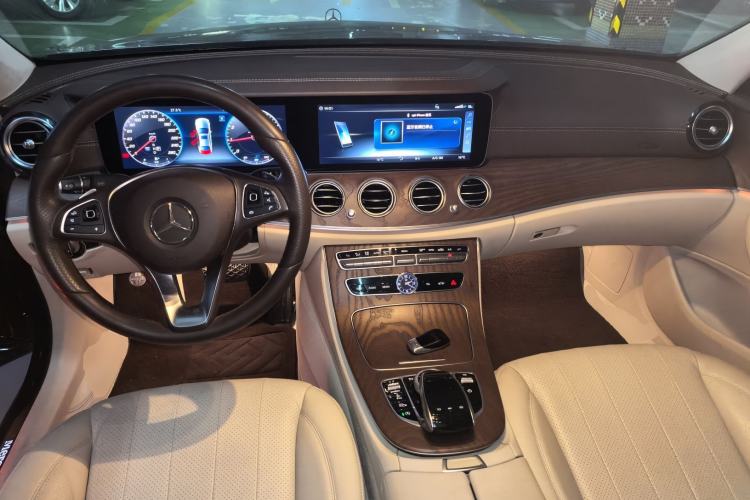 Used Mercedes-Benz E-Class 2018 Facelifted E 300 L Stylish Version Center Console
