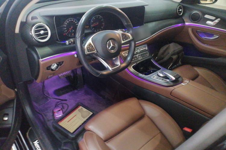 Used Mercedes-Benz E-Class 2018 Facelift E 200 L Sport 4MATIC Center Console