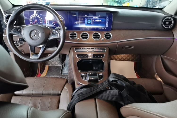 Used Mercedes-Benz E-Class 2018 Facelift E 200 L Center Console