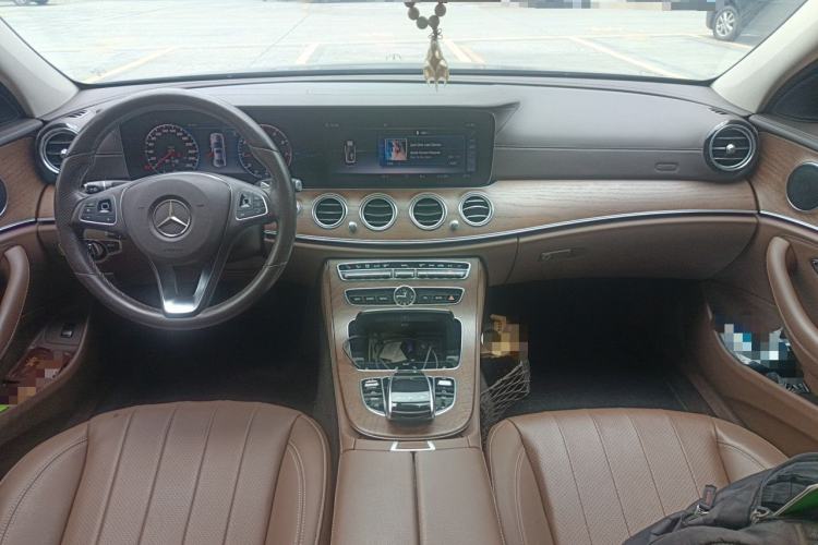 Used Mercedes-Benz E-Class 2018 E 300 L Luxury Model Center Console