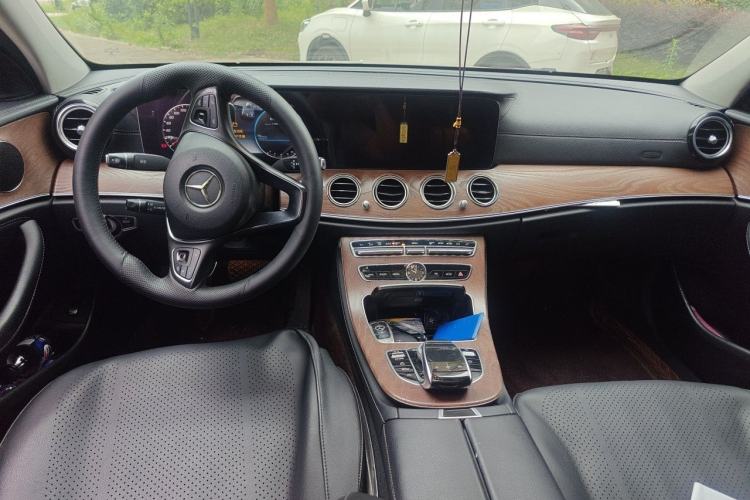 Used Mercedes-Benz E-Class 2018 E 200 L Center Console