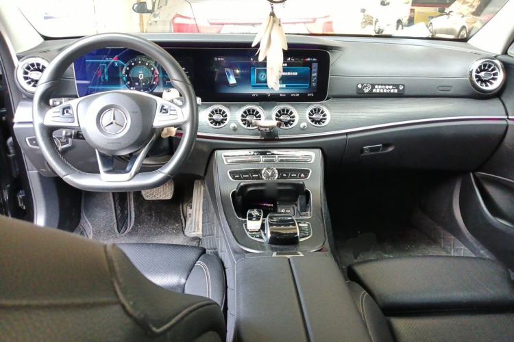 Used Mercedes-Benz E-Class 2018 Facelift E 200 L Sport Edition Center Console
