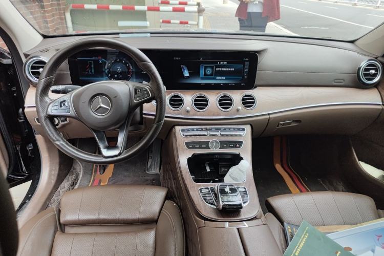 Used Mercedes-Benz E-Class 2018 Facelift E 200 L 4MATIC Center Console