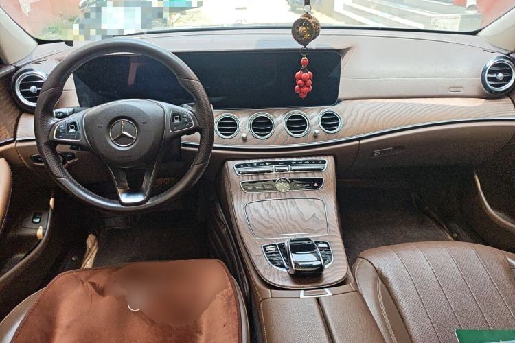 Used Mercedes-Benz E-Class 2018 Facelifted E 300 L Stylish Version Center Console