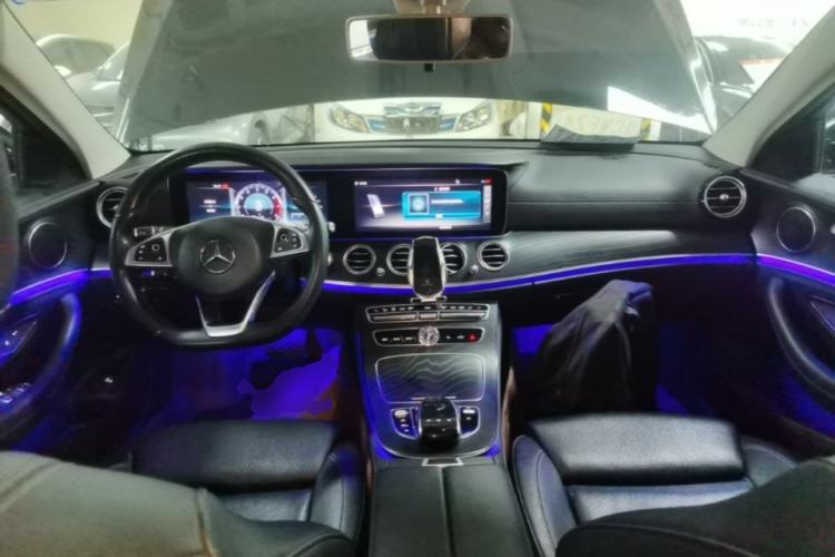 Used Mercedes-Benz E-Class 2018 Facelift E 200 L Sport 4MATIC Center Console
