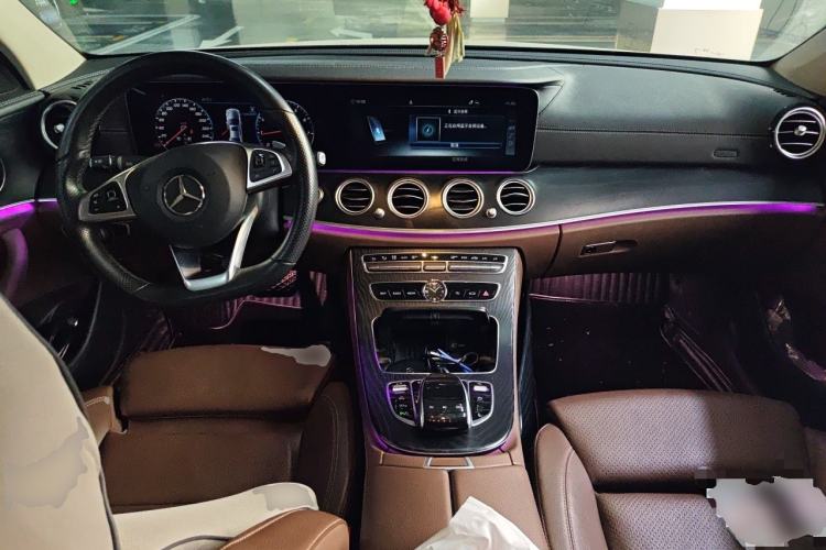 Used Mercedes-Benz E-Class 2018 Facelift E 200 L Sport Edition Center Console