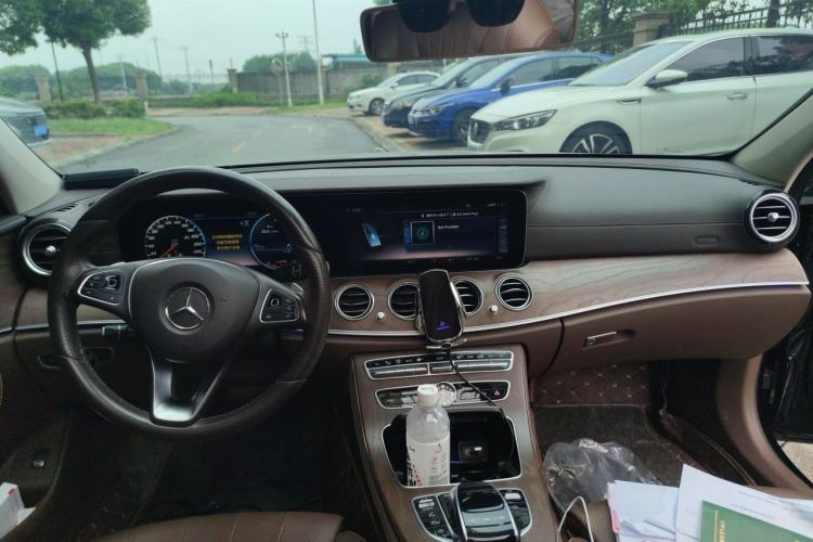 Used Mercedes-Benz E-Class 2018 E 200 L Center Console