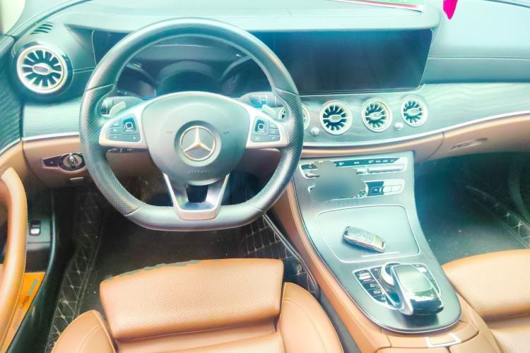 Used Mercedes-Benz E-Class 2018 Facelift E 200 L Sport Edition Center Console