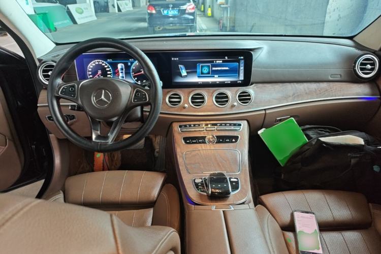 Used Mercedes-Benz E-Class 2018 Facelift E 200 L Center Console