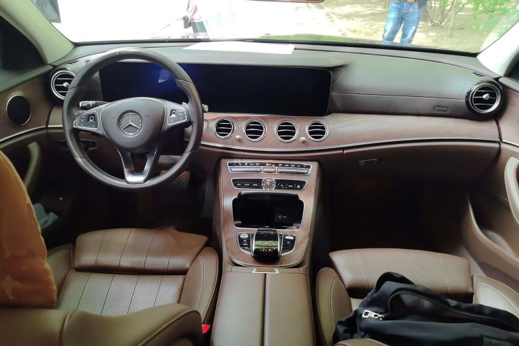 Used Mercedes-Benz E-Class 2018 Facelift E 200 L 4MATIC Center Console