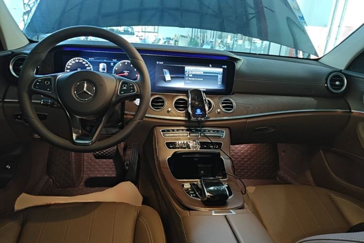 Used Mercedes-Benz E-Class 2018 Facelift E 300 L Luxury Edition Center Console