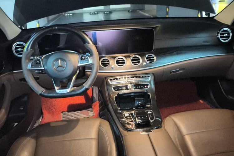 Used Mercedes-Benz E-Class 2018 E 300 L Sport Luxury Edition Center Console