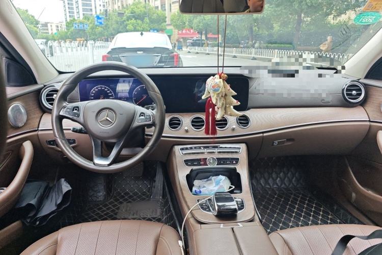 Used Mercedes-Benz E-Class 2018 Facelift E 300 L Luxury Edition Center Console