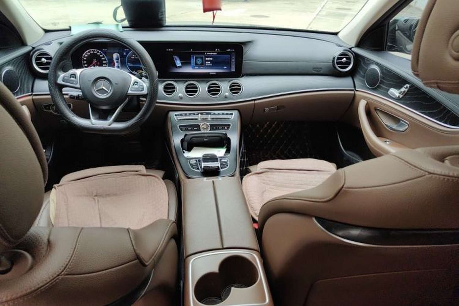 Used Mercedes-Benz E-Class 2018 E 200 Sport 4MATIC Center Console
