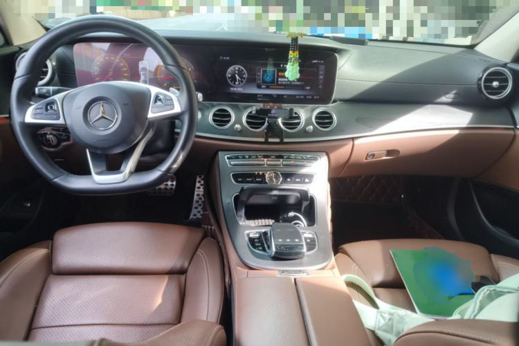 Used Mercedes-Benz E-Class 2018 Facelift E 200 L Sport Edition Center Console