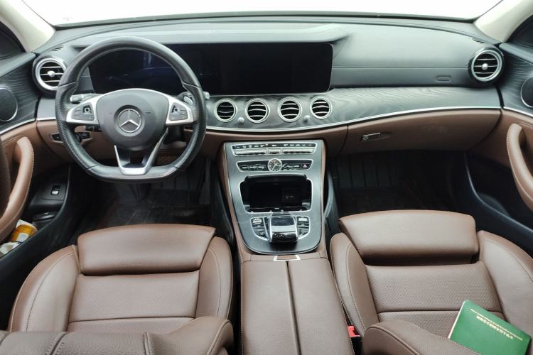 Used Mercedes-Benz E-Class 2018 Facelift E 200 L Sport Edition Center Console