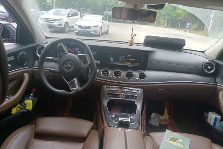 Used Mercedes-Benz E-Class 2018 Facelift E 200 L Sport 4MATIC Center Console