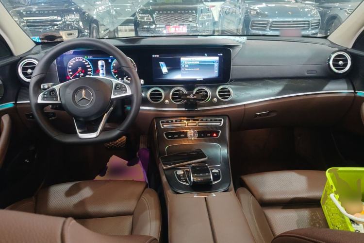Used Mercedes-Benz E-Class 2018 Facelift E 200 L Sport 4MATIC Center Console