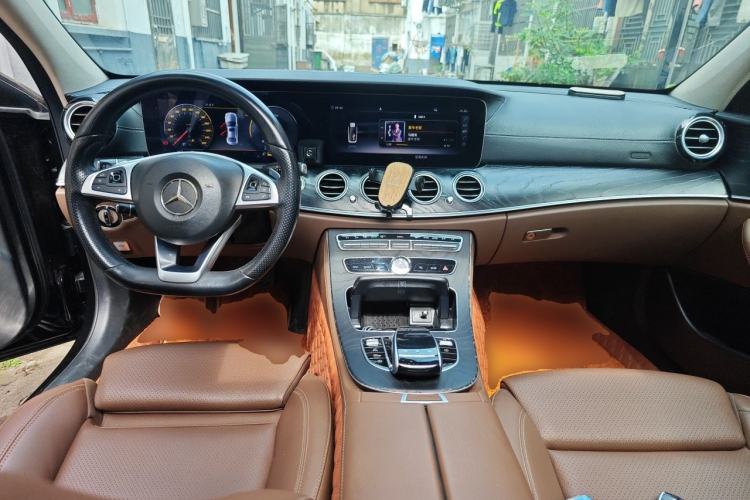 Used Mercedes-Benz E-Class 2018 Facelift E 200 L Sport Edition Center Console